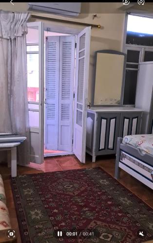 a room with a door and a bed and a mirror at الشاطبي in Alexandria