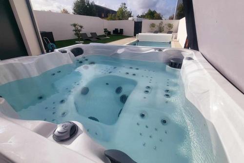 a jacuzziificialificialificialificialificialificialificialificialificialificialificial at L'escale de Courçon in Courçon