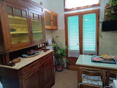 Η κουζίνα ή μικρή κουζίνα στο Villa Elda - b&b in historic house