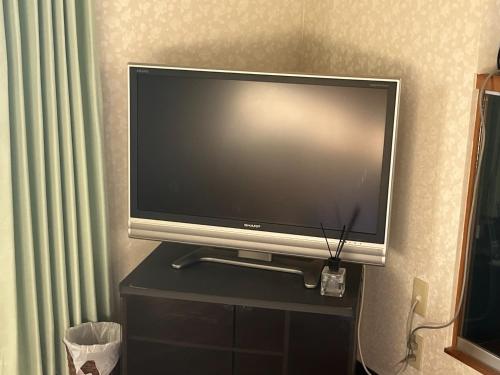 a flat screen tv sitting on top of a table at Guest house HEART - Vacation STAY 04626v in Hitoyoshi