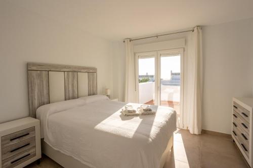 سرير أو أسرّة في غرفة في Playa Blanca Zahara