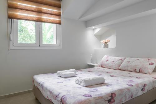 NEON Apartment, modern, high quality, central Apt, Heraklion City