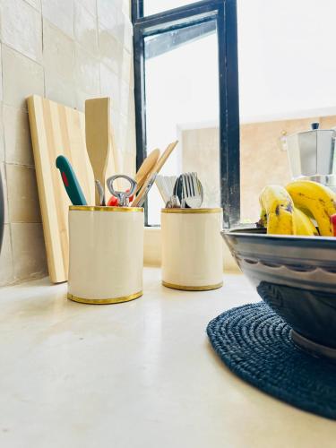 Makanan di atau berdekatan apartmen