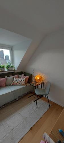 a living room with a couch and a table at RüStudio, Nähe RÜ & Messe, Museum Folkwang, NETFLIX in Essen