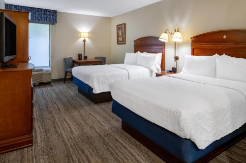 Postel nebo postele na pokoji v ubytování Hampton Inn Chester