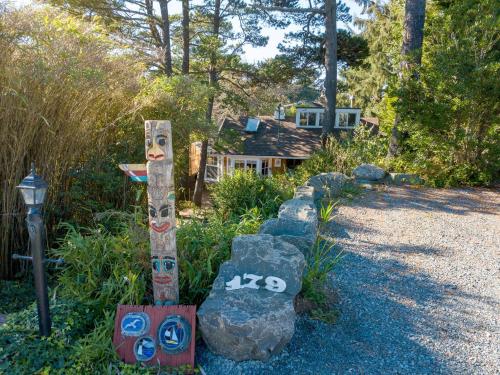 a totem pole in front of a house at Secret Garden MCA#1504 in Manzanita