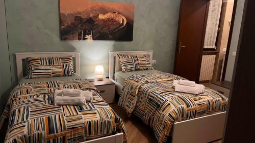 two beds sitting next to each other in a room at Paola House in Lonato del Garda