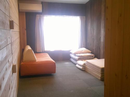a room with a window and a pile of mattresses at Futtsu Sea House INN Kanaya - Vacation STAY 95628v in Futtsu