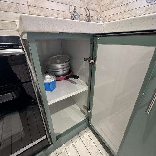 a small bathroom with a toilet and a sink at رغيد للشقق الفندقية حائل - طريق جرير in Hail
