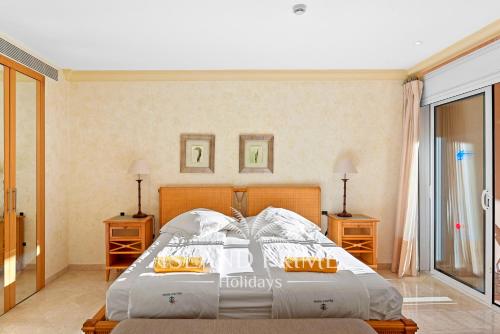 A bed or beds in a room at El Nautico Relax in Golf del Sur