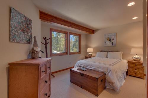 Легло или легла в стая в Big John at Alpine Meadows- Mountain Views, Cozy Fireplace, Shuttle to Slopes!