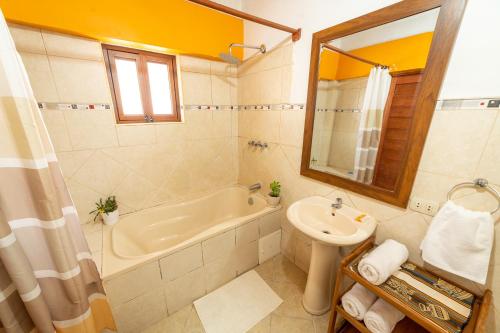 A bathroom at Hospedaje Chaska Pisac