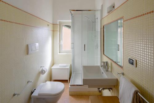 a bathroom with a sink and a toilet and a mirror at Gino Capponi House in Rome