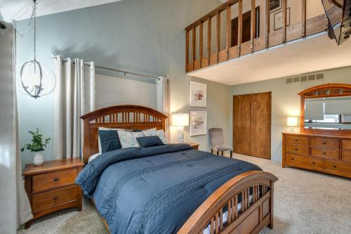 una camera con un grande letto in legno e una scala di Large Home with Game Room, 4 Mi to Mississippi River a Bettendorf