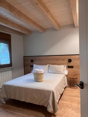 a bedroom with a bed with a basket on it at Apartamentos Turísticos: Tu casa en Sahún in Sahun