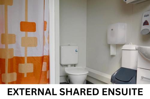 an external shared bathroom with a toilet and a sink at St Helens Mountain Bike Base in St Helens