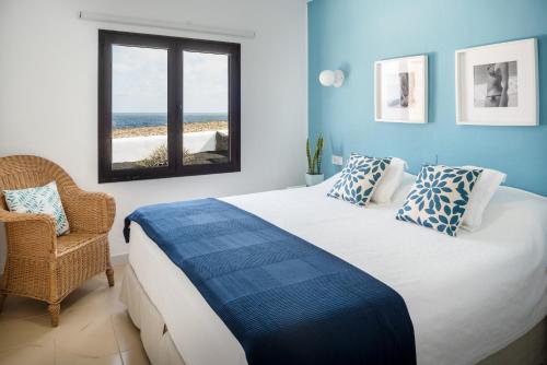 En eller flere senge i et værelse på Delmar Natur - Mero