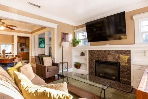 Charming Los Angeles Craftsman-Cottage House photo 1