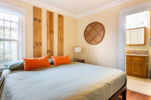 Charming Los Angeles Craftsman-Cottage House photo 17