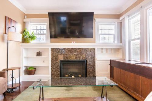 Charming Los Angeles Craftsman-Cottage House photo 43