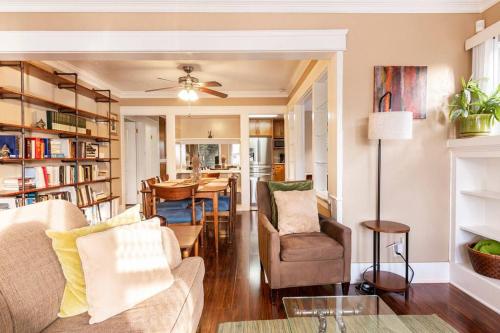 Charming Los Angeles Craftsman-Cottage House photo 42