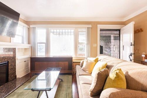 Charming Los Angeles Craftsman-Cottage House photo 3