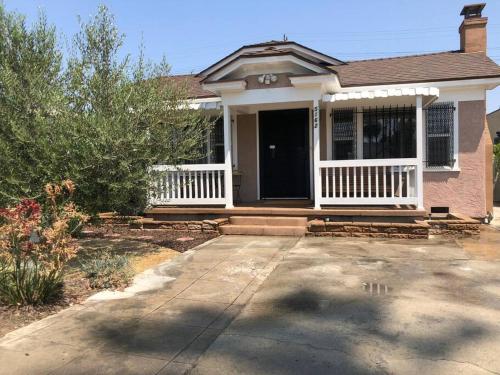 Charming Los Angeles Craftsman-Cottage House photo 19