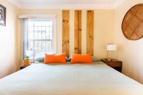 Charming Los Angeles Craftsman-Cottage House photo 16