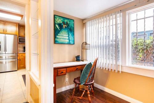 Charming Los Angeles Craftsman-Cottage House photo 8