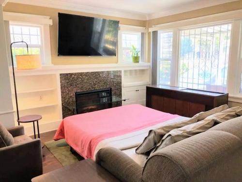 Charming Los Angeles Craftsman-Cottage House photo 44