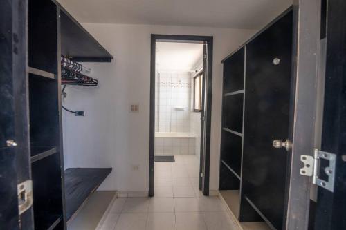 a bathroom with a walk in shower and a door at Apartamento edificio Exelaris in Cartagena de Indias
