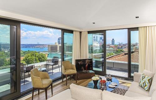 Panoramic Suite with Bosphorus View