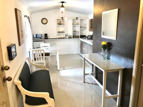 a kitchen with a table and a dining room at HOTEL en el CENTRO HISTORICO in Cuenca