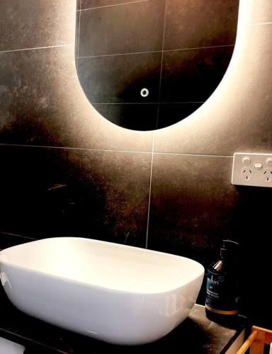 Ένα μπάνιο στο Luxury Hobart City Fringe Home