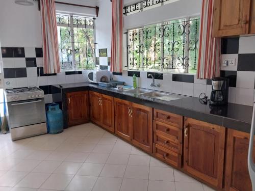 Η κουζίνα ή μικρή κουζίνα στο Kaz Ami cozy home