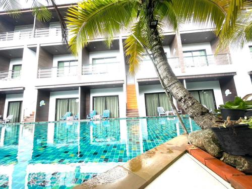 Kolam renang di atau dekat dengan Rimnatee Resort Trang