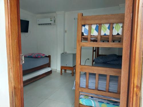 a room with two bunk beds in a room at Alojamiento villa maría in Coveñas