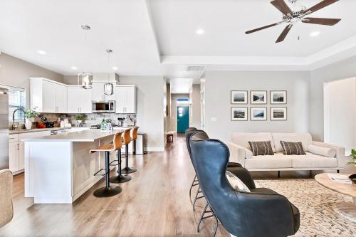 Η κουζίνα ή μικρή κουζίνα στο Exquisite 3BD 2BA Vacation Nest by The Village at Meridian