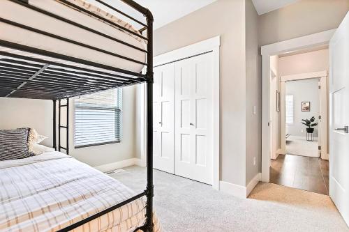 Ένα ή περισσότερα κρεβάτια σε δωμάτιο στο Exquisite 3BD 2BA Vacation Nest by The Village at Meridian