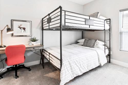 Ένα ή περισσότερα κρεβάτια σε δωμάτιο στο Exquisite 3BD 2BA Vacation Nest by The Village at Meridian
