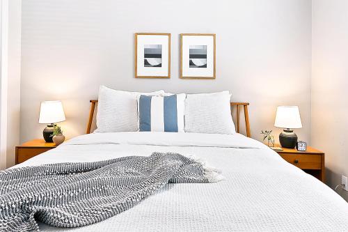 Ένα ή περισσότερα κρεβάτια σε δωμάτιο στο Exquisite 3BD 2BA Vacation Nest by The Village at Meridian