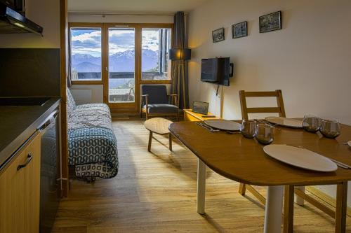 Studio with panoramic view in Huez - Welkeys