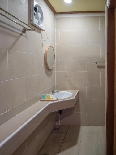 a bathroom with a sink and a mirror at Timba Garden FREE TOWN AND JETTY TRANSPORT in Semporna