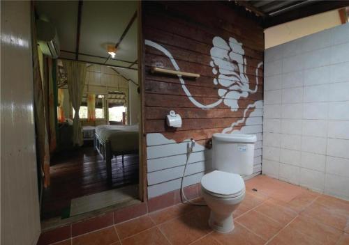 a bathroom with a toilet in a room at ภูทรายแก้วรีสอร์ทวังน้ำเขียว in Wang Nam Khieo