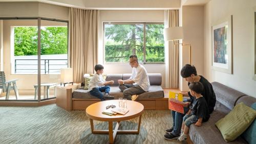a group of people sitting in a living room at EN RESORT Grandeco Hotel in Kitashiobara