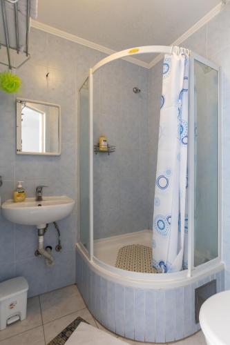 a bathroom with a shower and a sink at B&B BUZA HOUSE in Dubrovnik