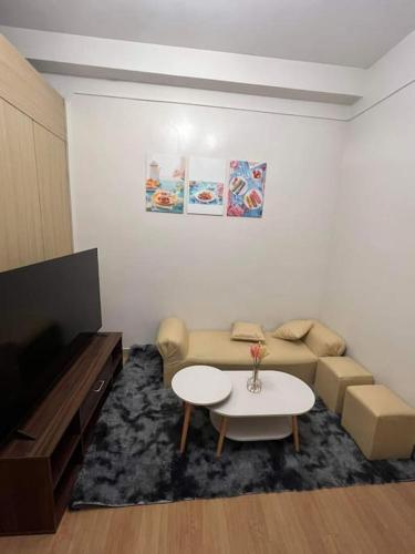 Area tempat duduk di Trees Residences Staycation Fairview QC