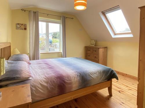 Postel nebo postele na pokoji v ubytování Cottage 457 - Roundstone