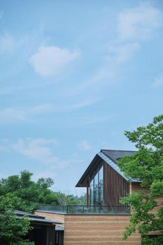 Gallery image of Mogan Valley Resort in Deqing