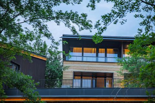 Gallery image of Mogan Valley Resort in Deqing